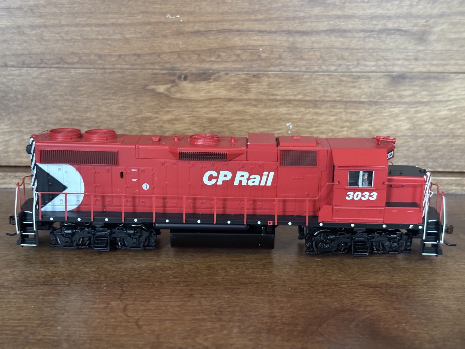 Athearn HO Canadian Pacific GP38-2 Locomotive #3033 Runs Well NO HEADLIGHT
