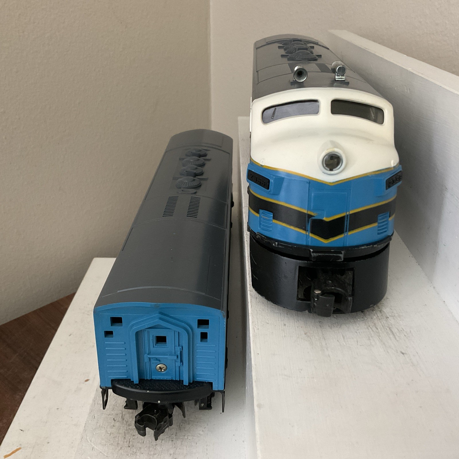 LIONEL POSTWAR 2368 BALTIMORE & OHIO F3 A&B DIESELS “NICE”
