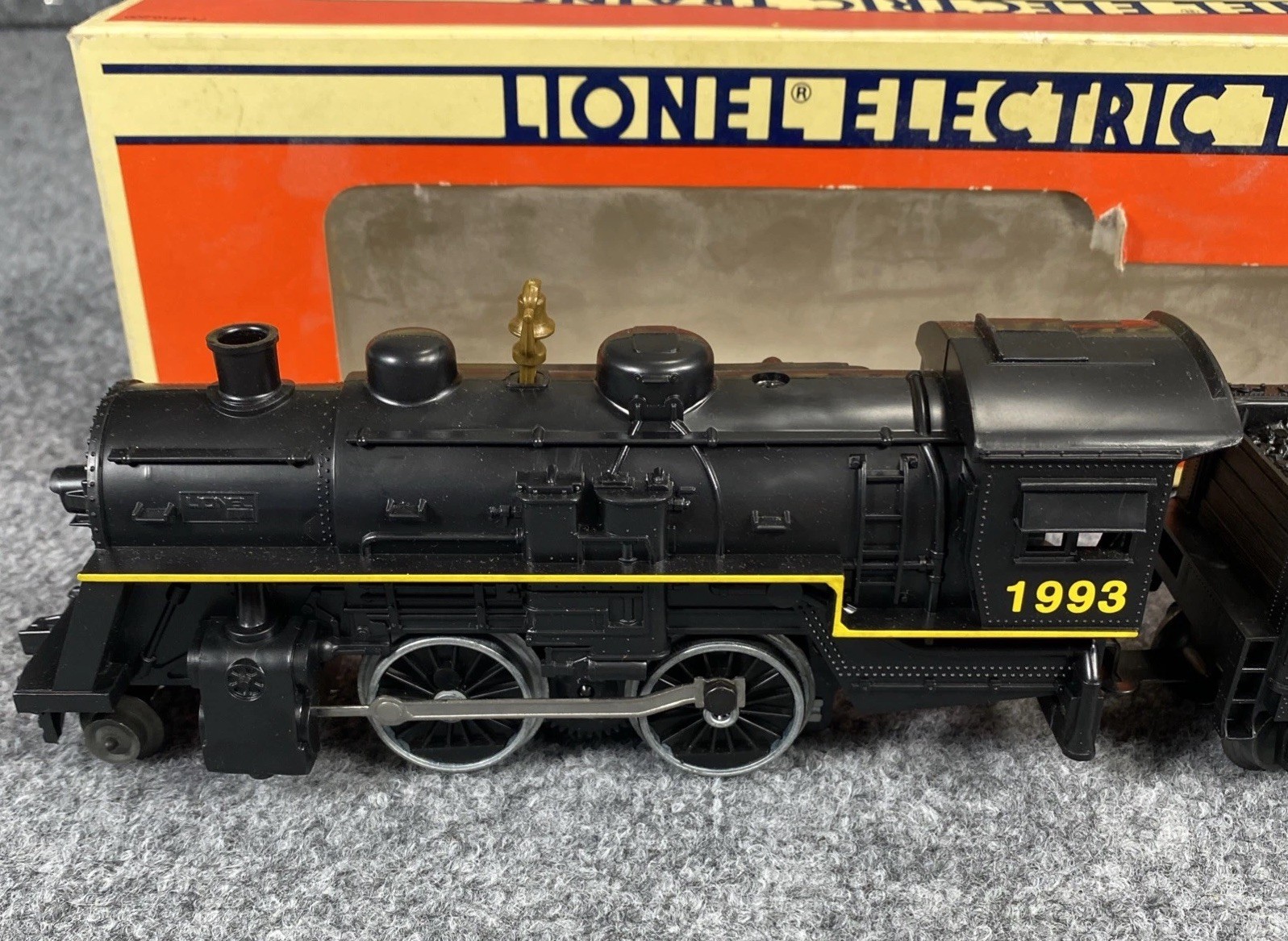 Lionel Electric Trains Chessie System 2-4-0 Steam Locomotive And Tender 6-18713
