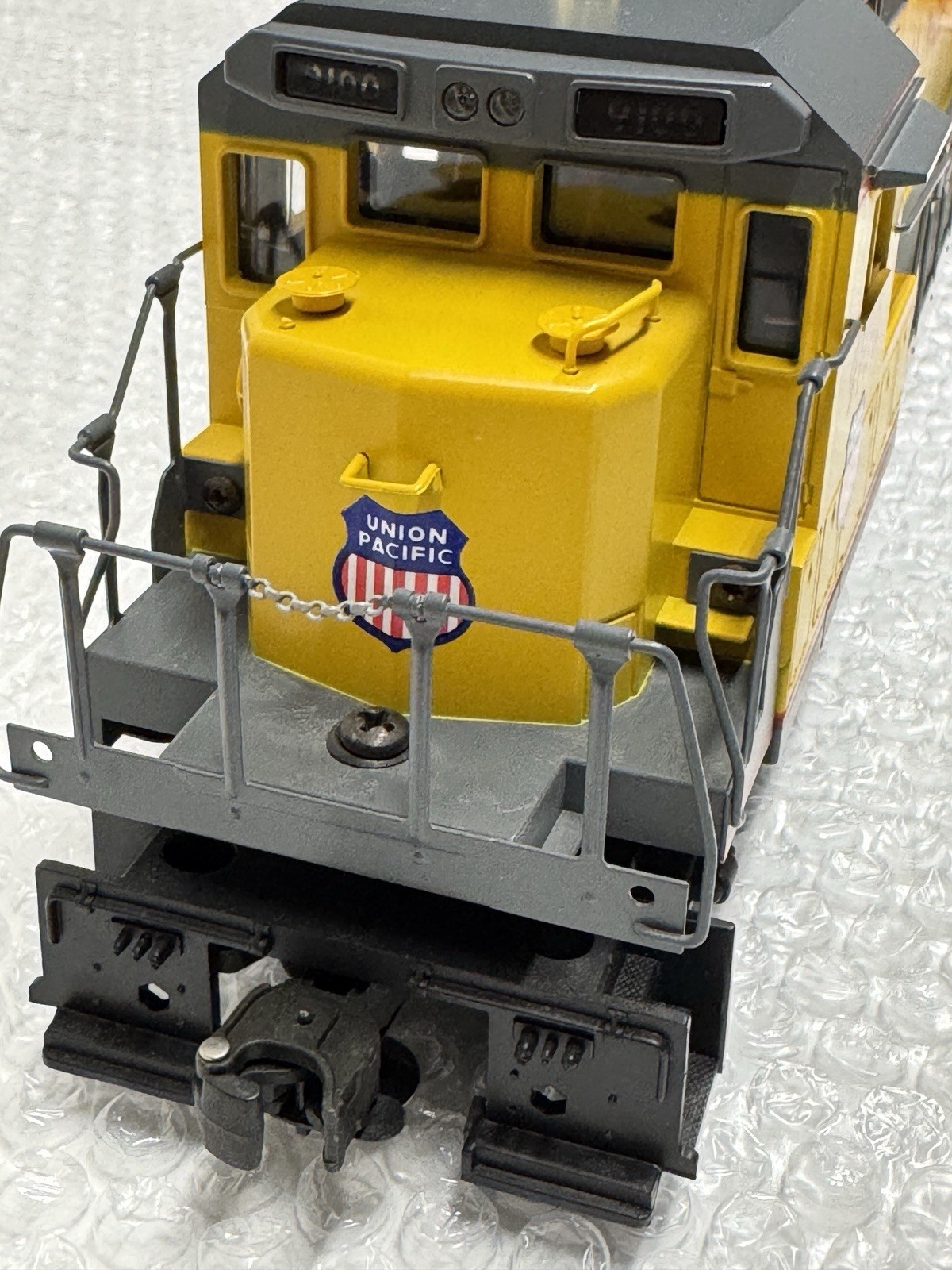 Lionel 6-18205 UNION PACIFIC DASH-8 40C Diesel Locomotive #9100
