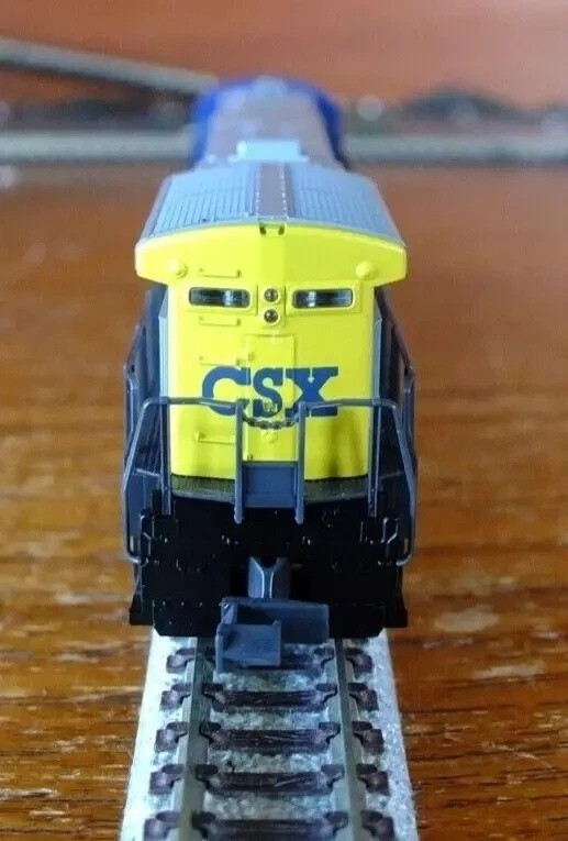 Kato 176-307 N gauge GE C30-7 diesel loco in grey & blue CSX livery