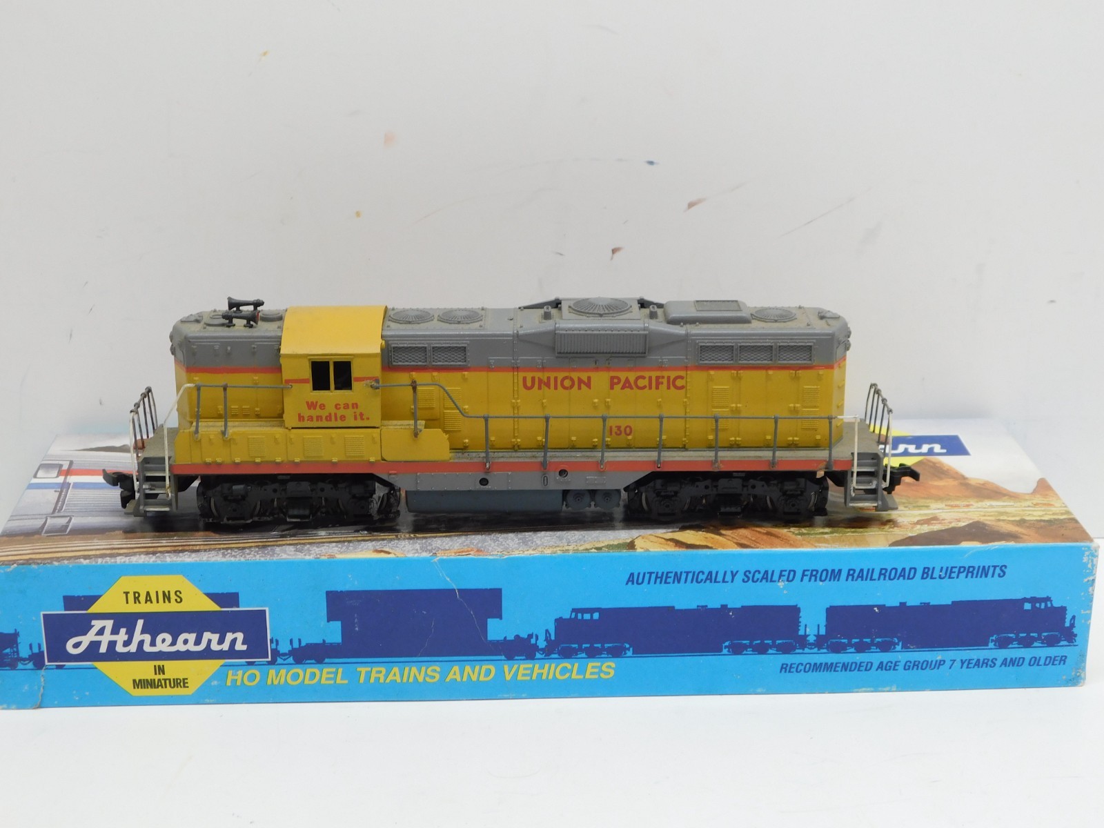 Athearn HO Blue Box Union Pacific GP9 Diesel Engine #130 – Powered Unit