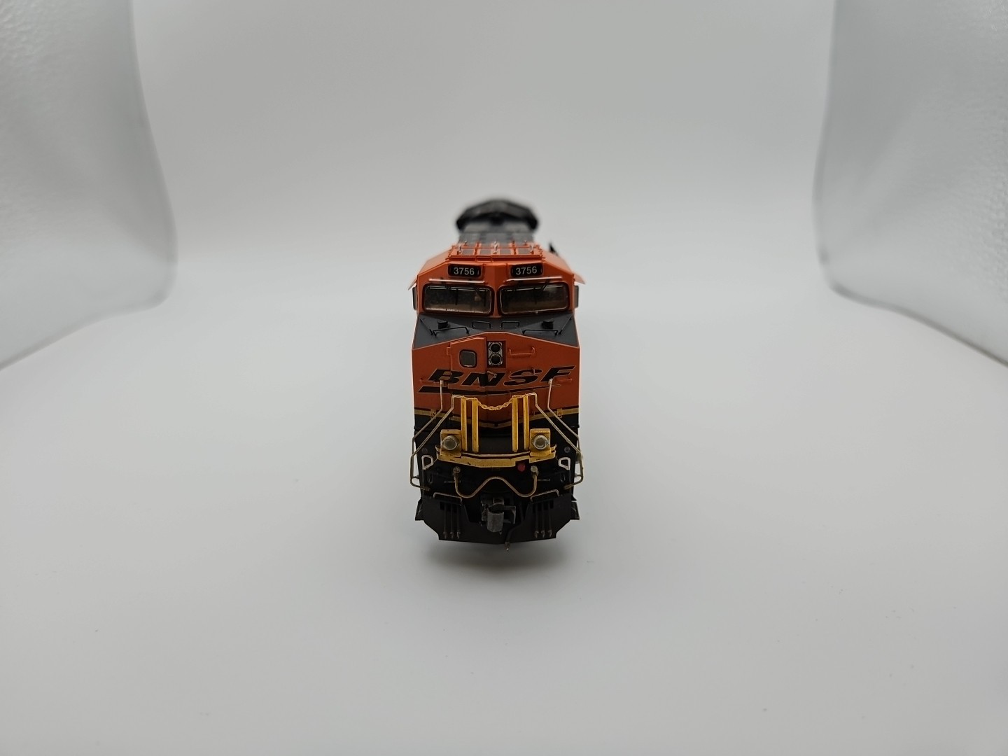 Scaletrains BNSF Railway ET44C4 #3756 W/ESU LokSound & DCC Custom Weathered