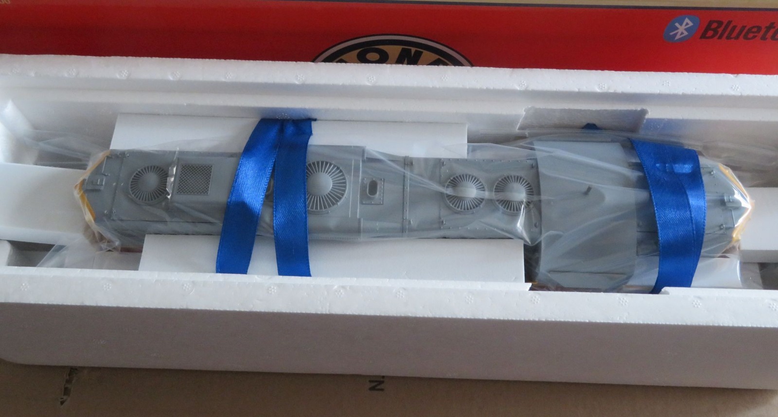 LIONEL 2433997 GRZ Exclusive ERIE LACKAWANNA Legacy GP9 Diesel #1261 – NEW – NR