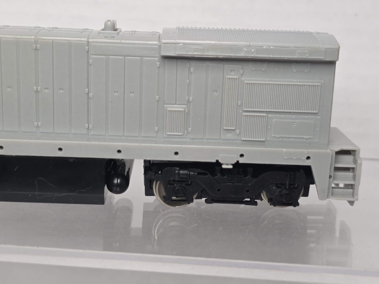 Bachmann Plus HO Scale 11101 Undecorated GE B23-7 Diesel Locomotive NOS