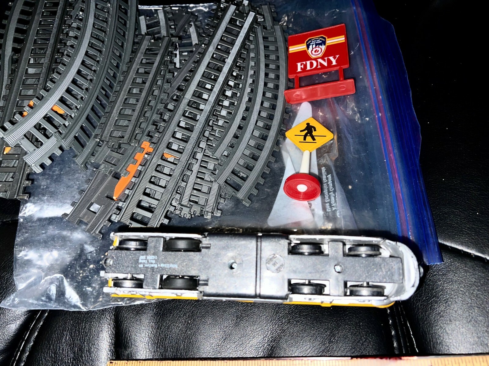PACIFIC EXPRESS 1730 Pull Back TRAIN Locomotive Engine Toysmith & TRAXS & SIGNS