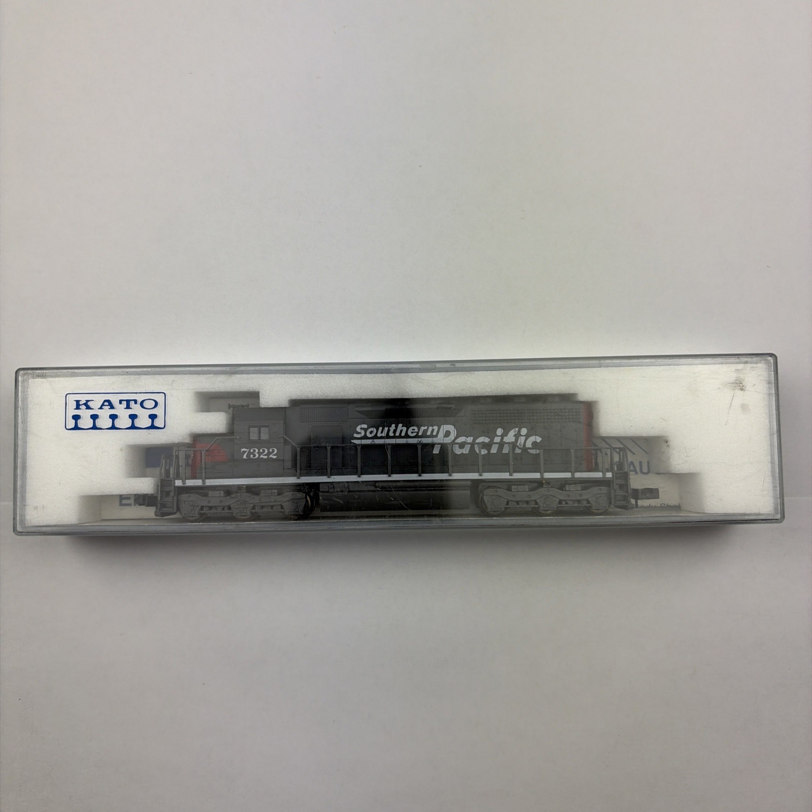 KATO #176-20U POWERED EMD SD40 DIESEL LOCOMOTIVE- SOUTHERN PACIFIC #7322 N