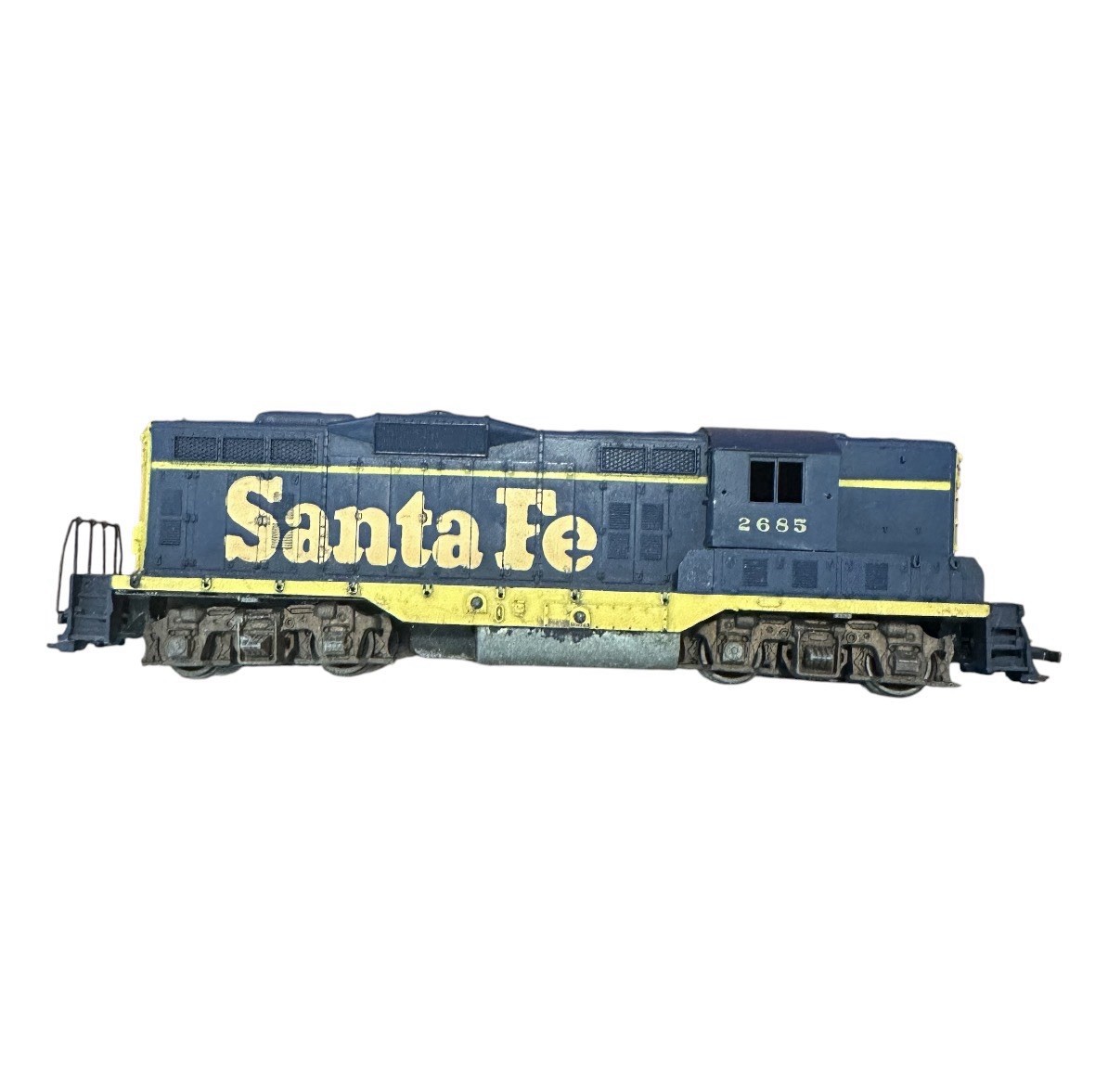 Santa Fe HO Diesel Locomotive 2685 Yellow Black Model Train – Buy 3 Get 2 Free