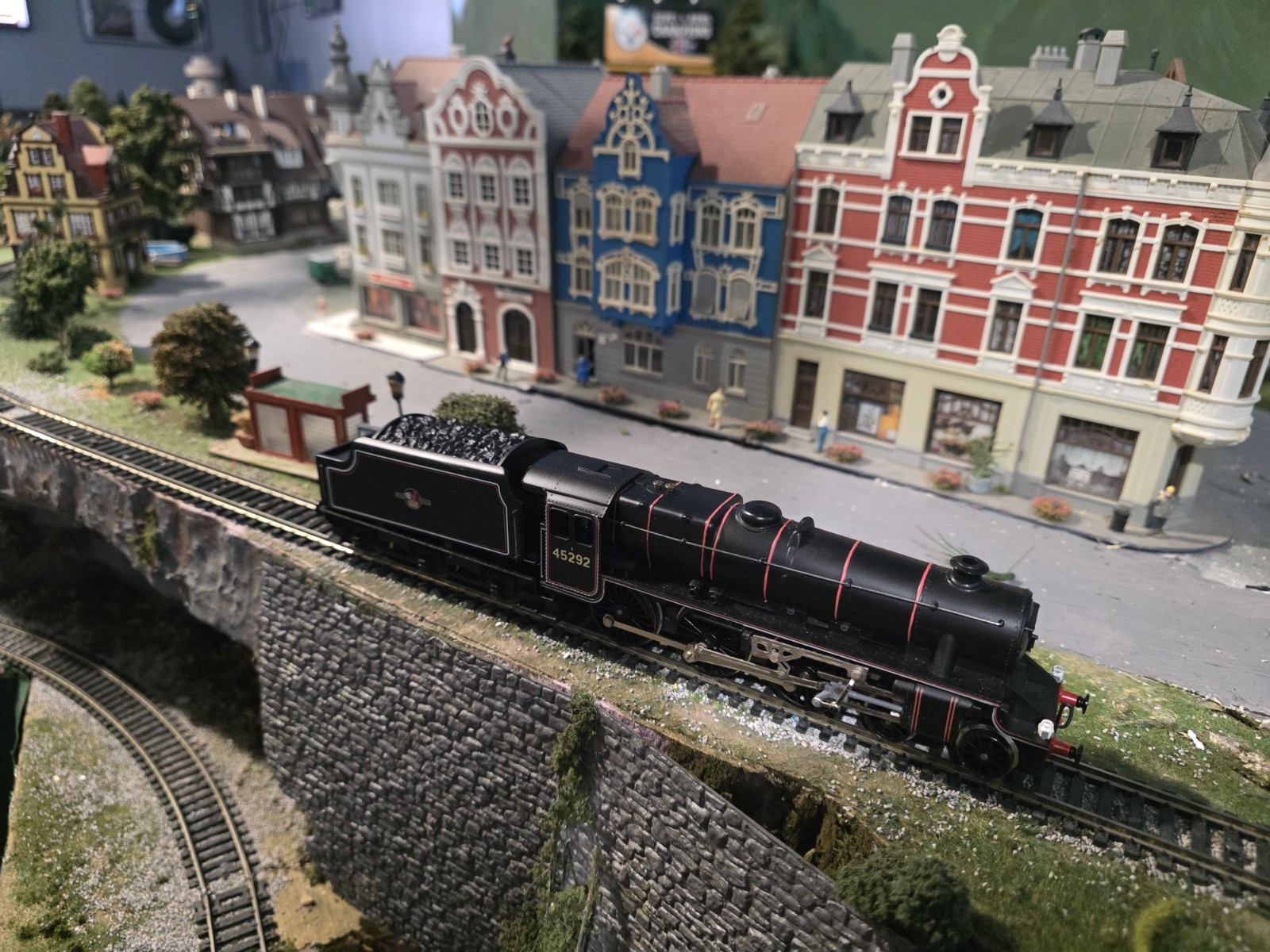 Hornby BR King Class Steam Locomotive R.292 OO Scale DC