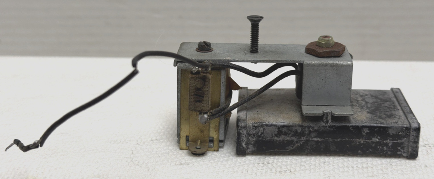 VINTAGE ORIGINAL GG1 ELECTRIC LOCOMOTIVE SQUAWK BOX HORN ASSEMBLY FOR 2332