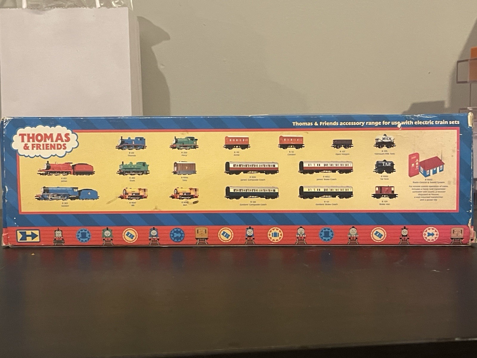 Hornby Thomas & Friends Gordon No. 4 OO Steam Locomotive w/ Tender R.3091