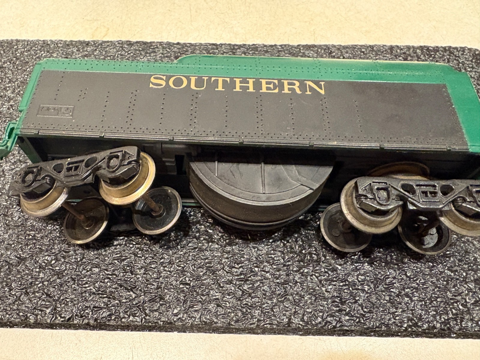 Vintage Lionel #8302 Green Steam Engine w/”Southern” Coal Tender Car