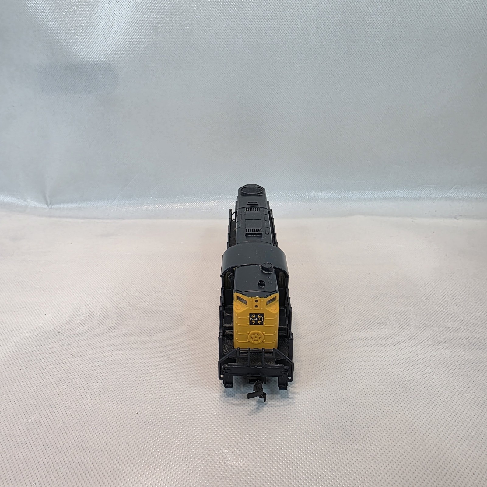 Vtg Mehano Alco RS-11 Santa Fe Diesel Locomotive #6692 Blue & Yellow HO Gauge