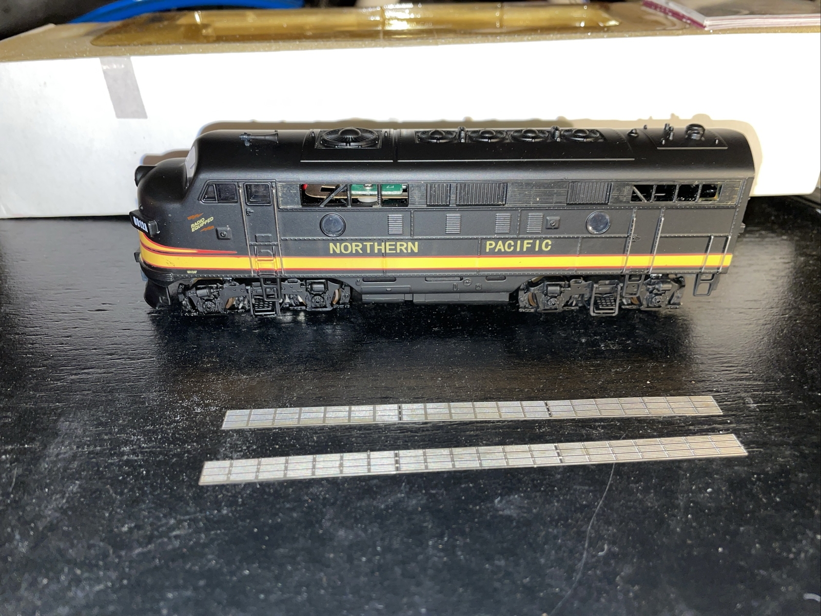 MRC FA7 Northern Pacific #6012A Locomotive