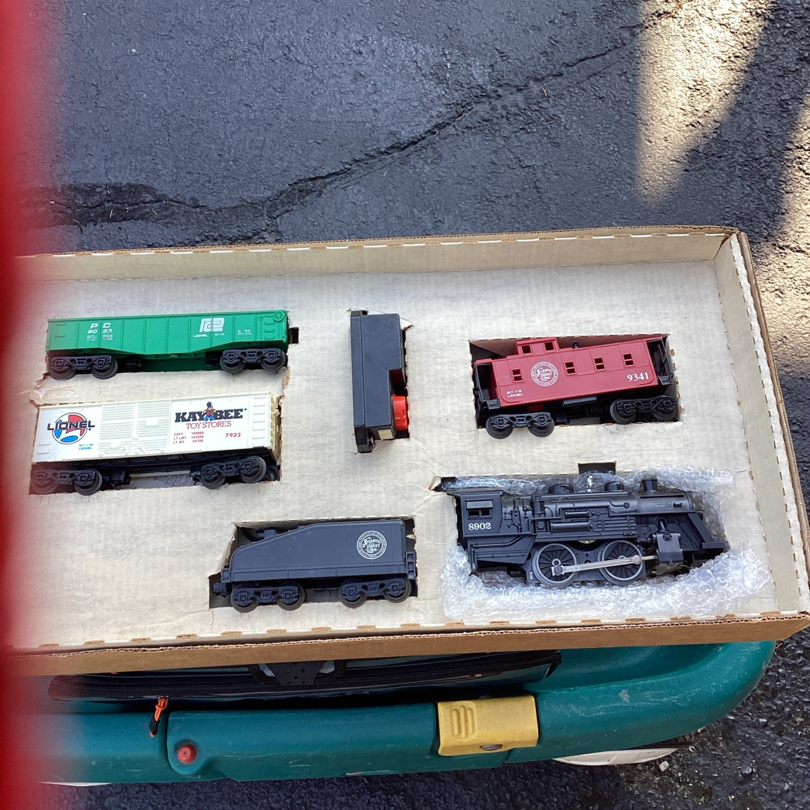 1986 LIONEL FREIGHT FLYER 027 GUAGE 5 UNIT ELECTRIC TRAIN SET LOCOMOTIVE
