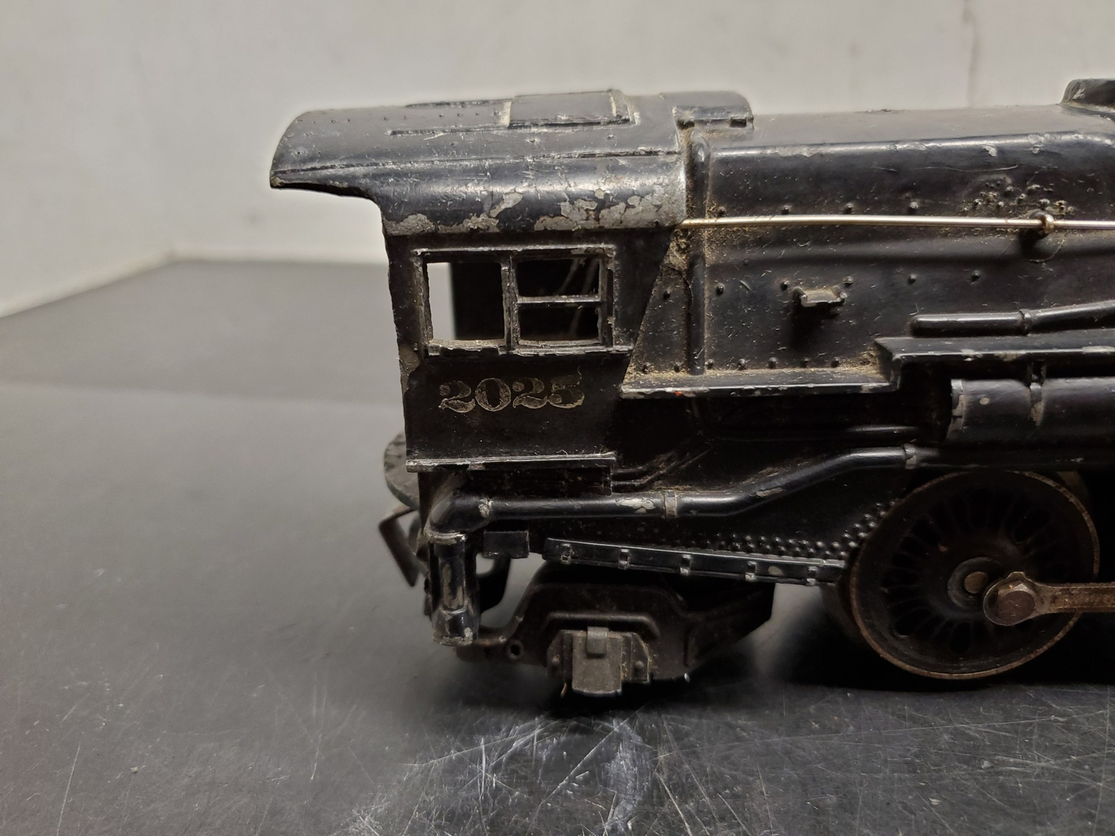 VINTAGE LIONEL LOCOMOTIVE 2025 O SCALE GAUGE-GOOD CONDITION TRAIN
