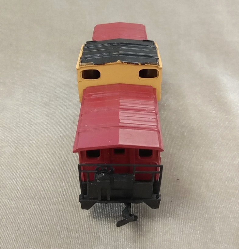 HO Gauge Bachman Santa Fe #350 Diesel Locomotive and Caboose Set * XXMR412E
