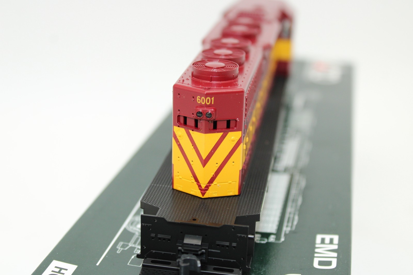 Kato HO WC Wisconsin Central SD40 Diesel Locomotive #6001 NOS 37-6329 DCC Ready
