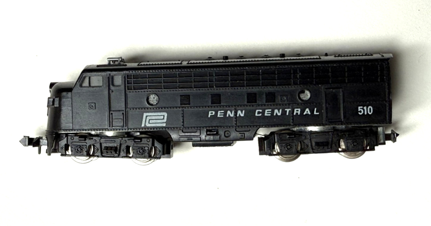 AURORA POSTAGE STAMP TRAIN N SCALE #4859 PENN CENTRAL F9-A DIESEL
