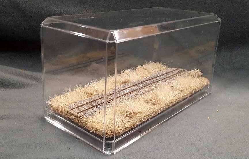 HOn3 SCALE 9″ SINGLE TRACK DISPLAY CASE – DESERT SCENE- FOR ANY HOn3 TRAINS