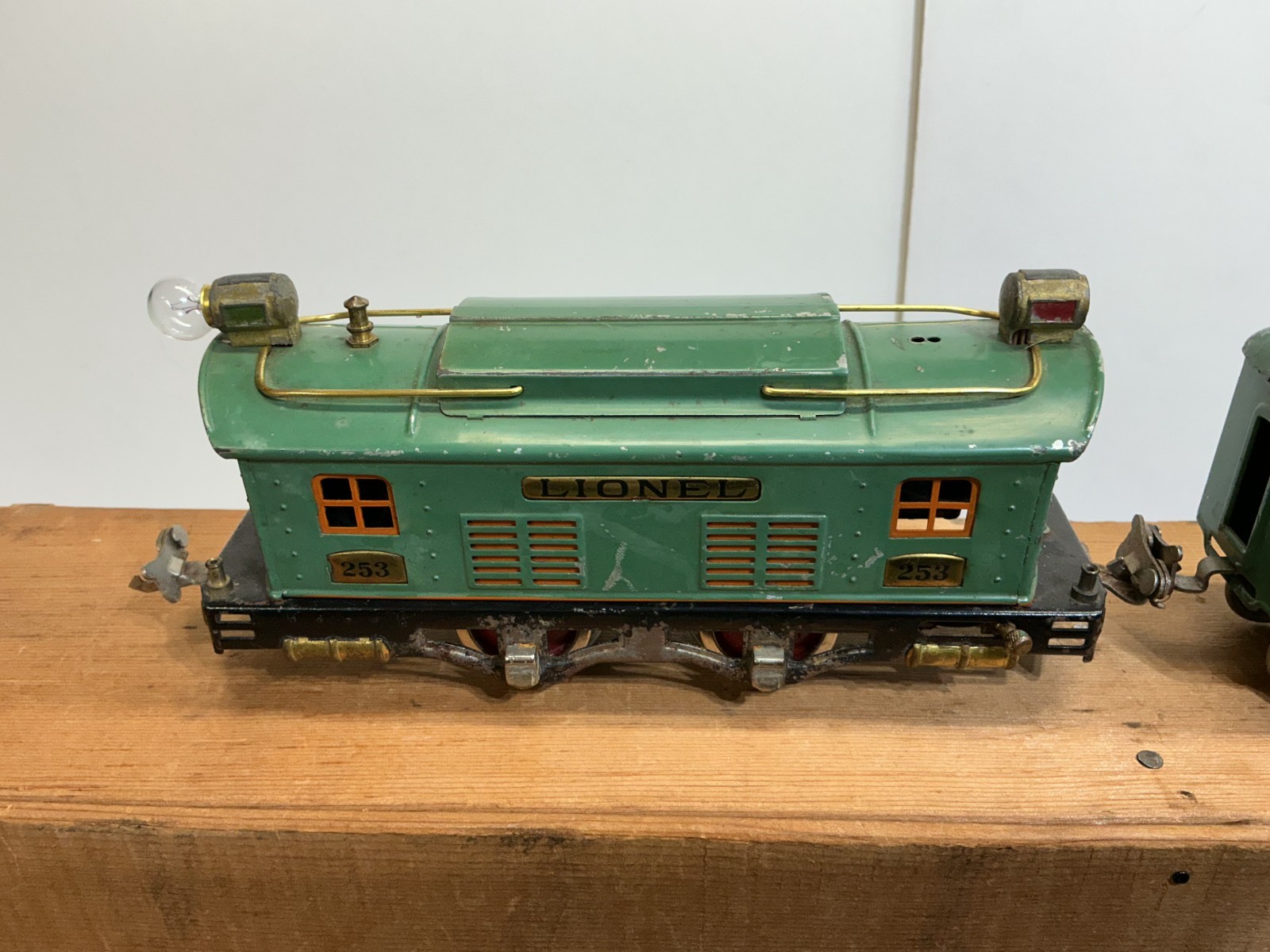 Lionel Pre-war O-GAUGE SET 253 Electric Engine With 607/607/608 Passenger Cars