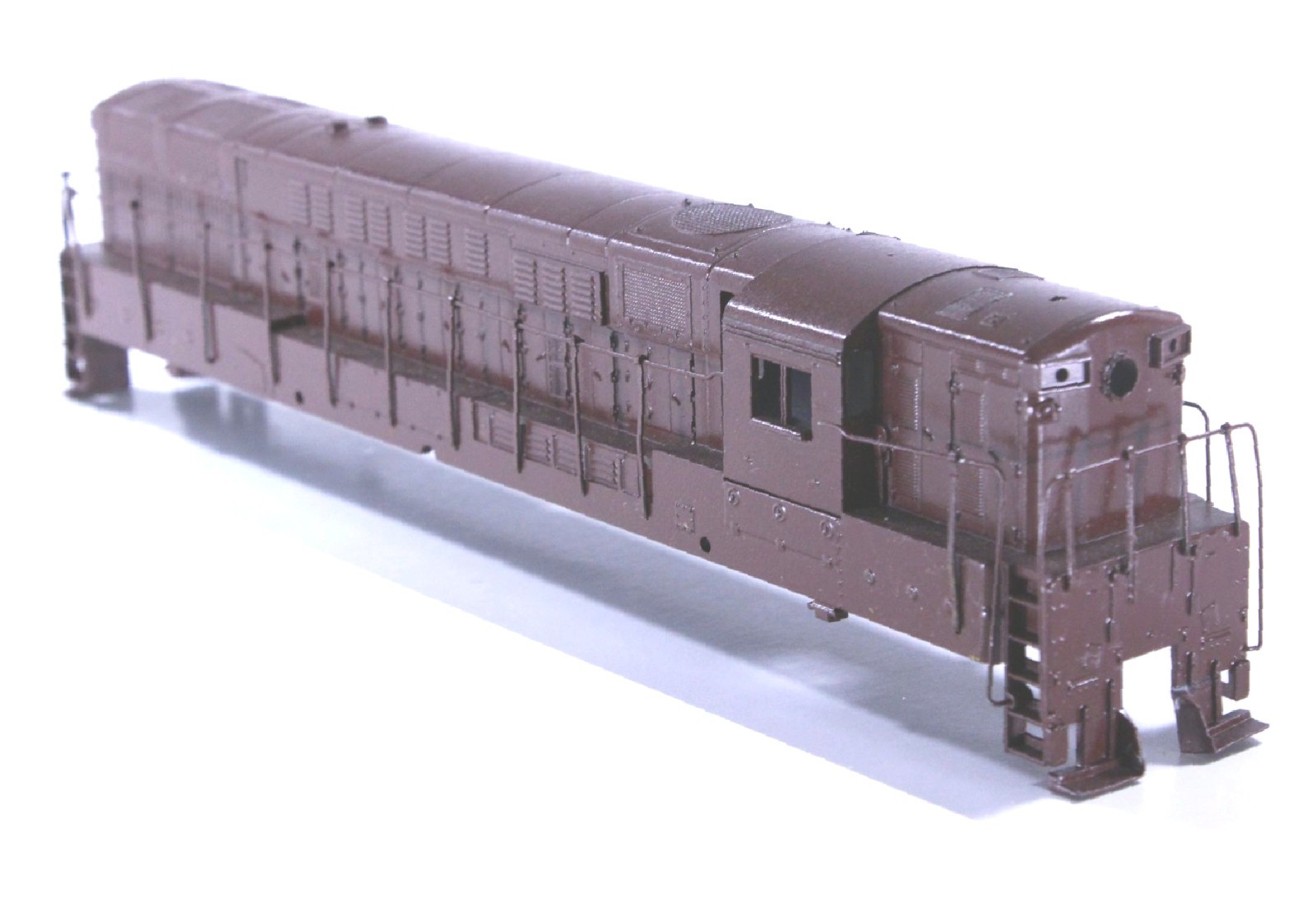 HO Athearn Undecorated Brown FM H-24-66 Trainmaster Shell +Handrails Dmgd Ftbrd