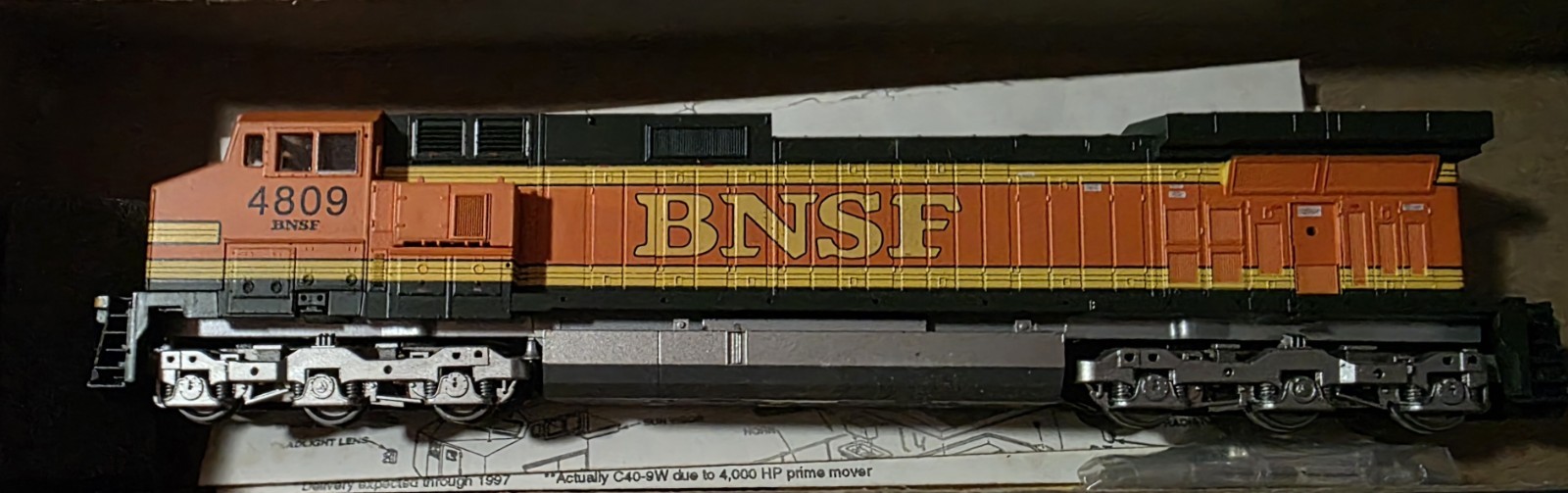 Athearn BNSF C44-9W HO 1:87 Analog DC Diesel Locomotive Two-Rail MPN 4943