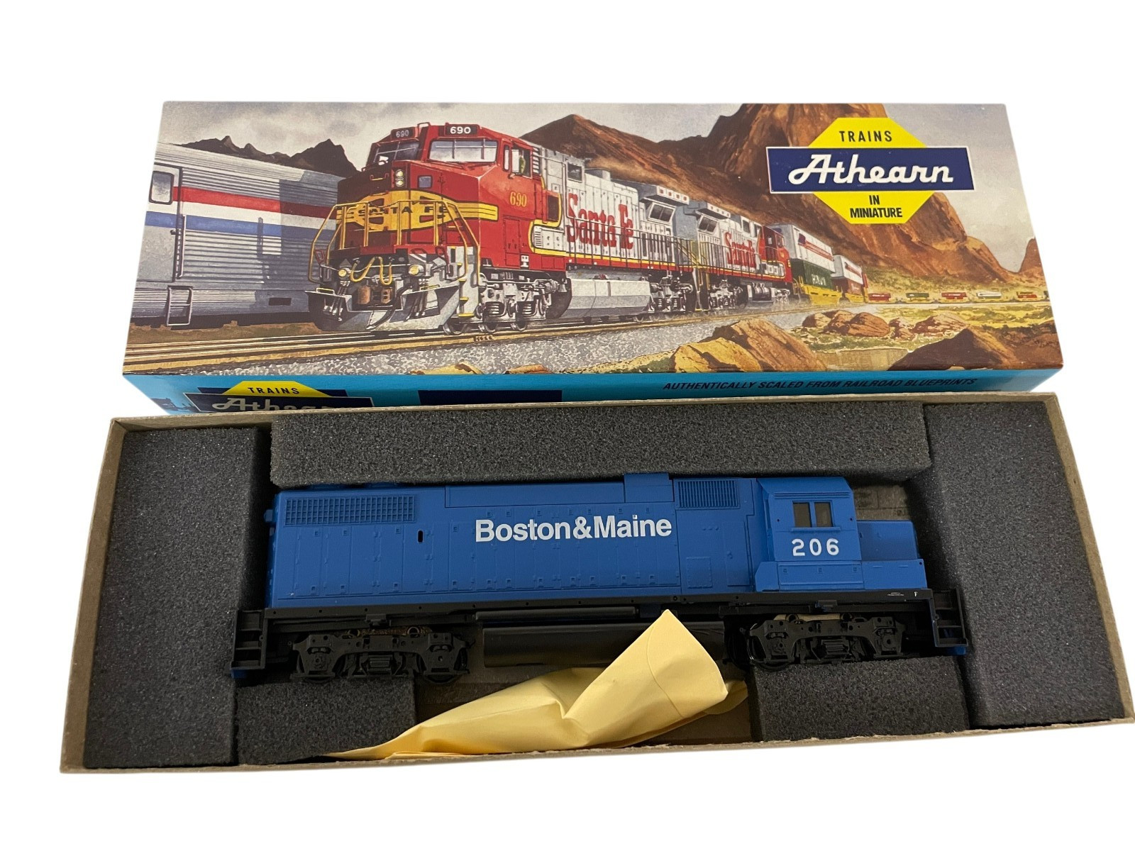 Athearn Trains In Miniate HO 206 Boston & Maine 4690 GP38-2 DMY