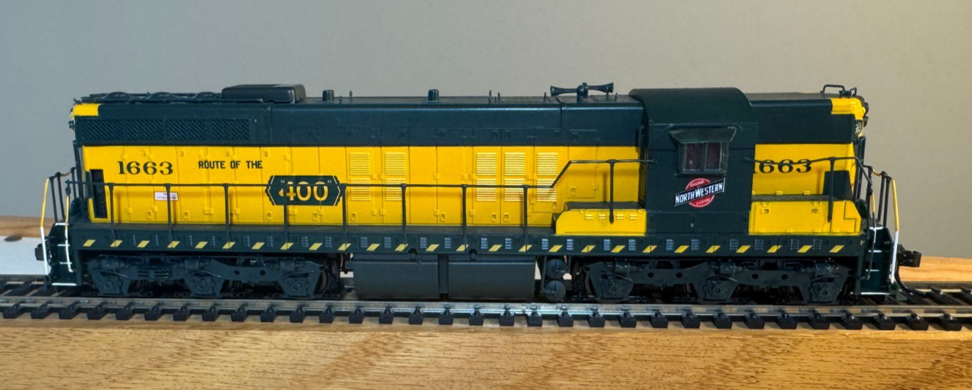 Set of 2 CNW Diesel Locomotives with DCC Control – EMD SD-7 & GE DAsh9-44CW