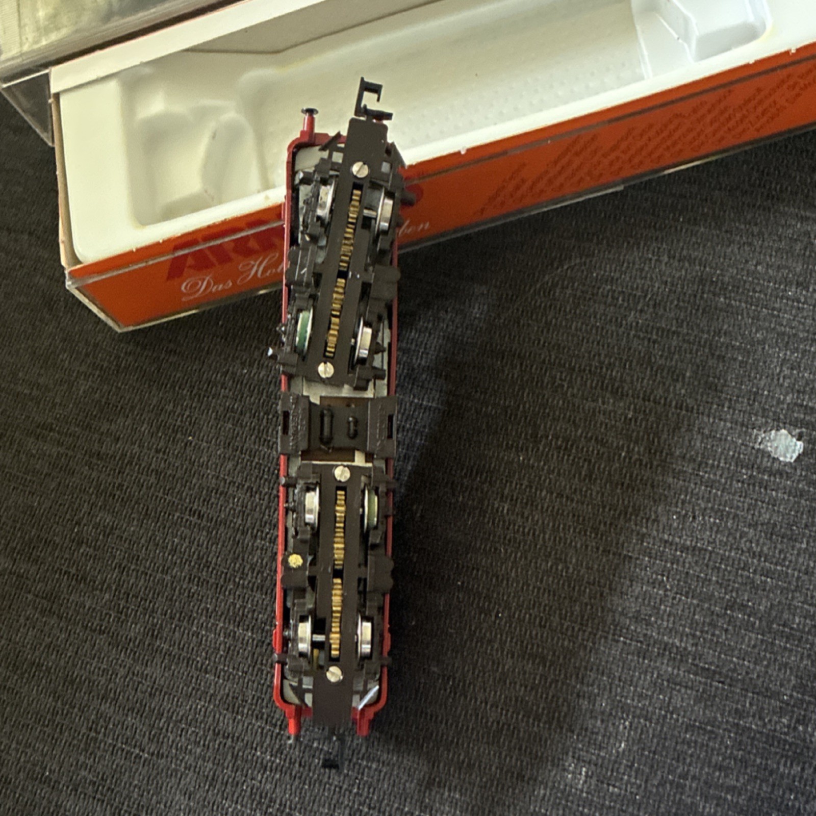 Arnold N Gauge Electric Locomotive BR 111 DB Red Plastic Metal