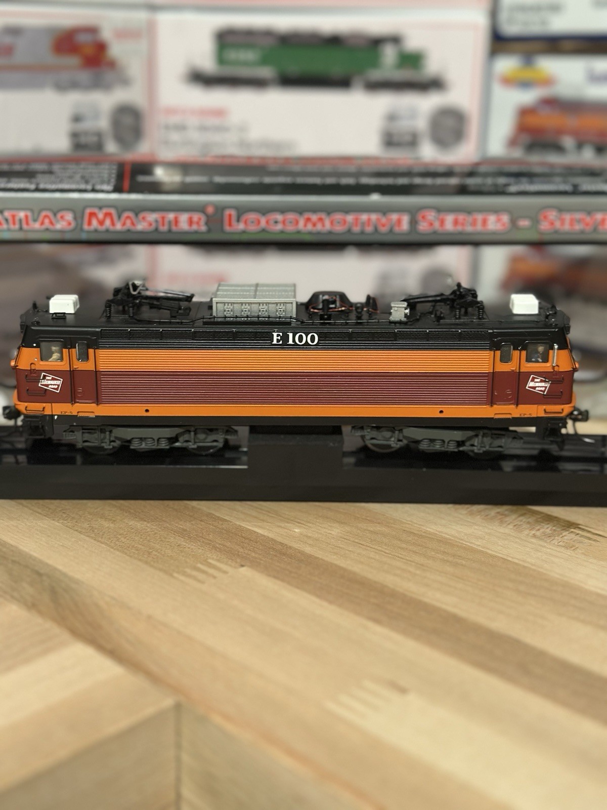 Atlas Master Silver HO AEM-7 Milwaukee Road E100 DC LNIB