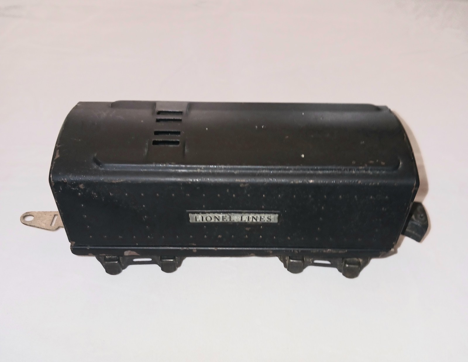 1940s Lionel Lines #2689TX Tender, Very Good Condition.