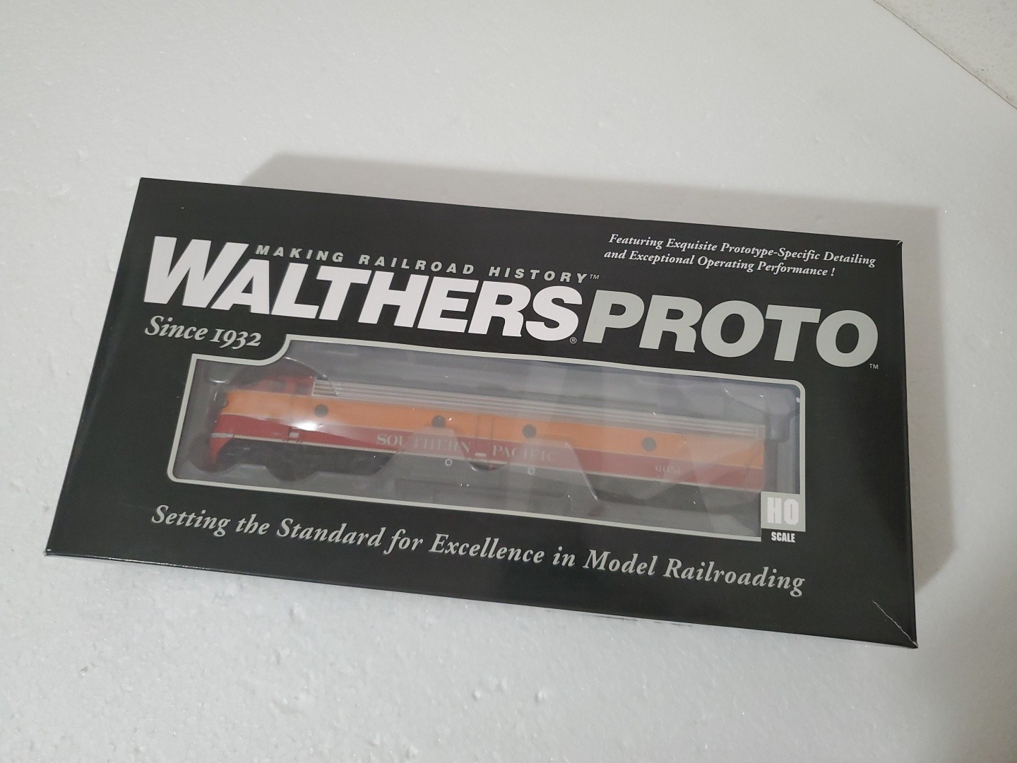HO WALTHERS PROTO 920-48752 EMD E9A SOUTHERN PACIFIC SP # 6051 DCC READY