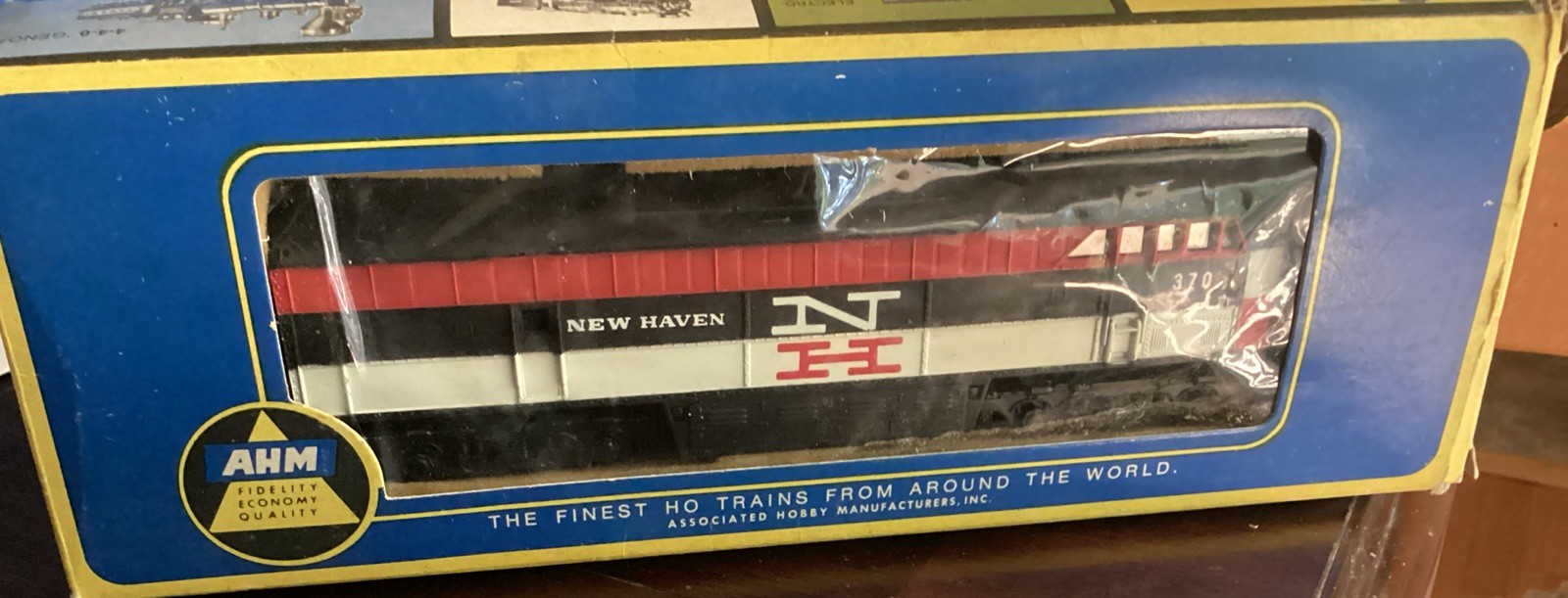 AHM TEMPO HO 370 NEW HAVEN FAIRBANKS-MORSE C-LINER DIESEL LOCOMOTIVE Dummy