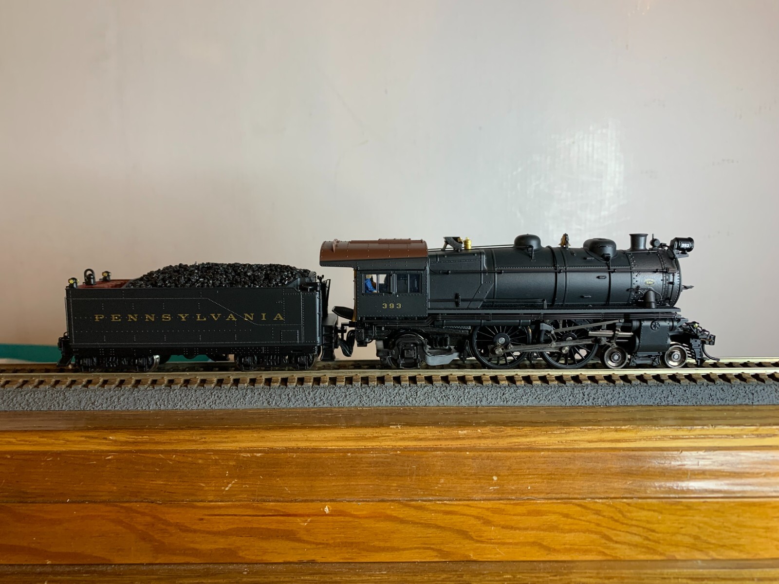 B.L.I. #6706 P.R.R. E-6 4-4-2 Steam Loco #393 Post War w/DCC & Sound H.O. 1:87