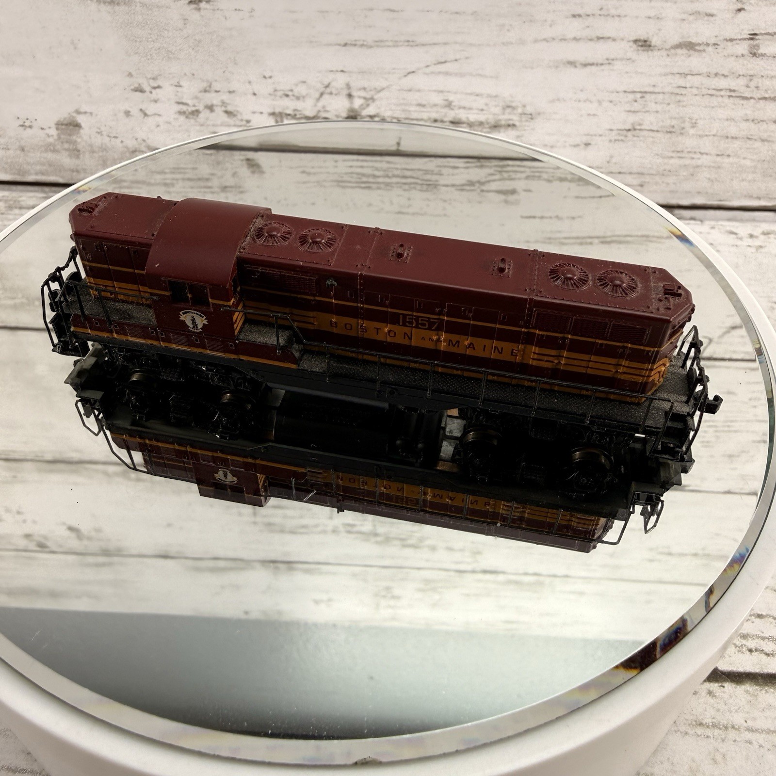 Atlas 48005 N Scale GP7 Phase 1 Boston Maine #1557 B&M Diesel Locomotive READ