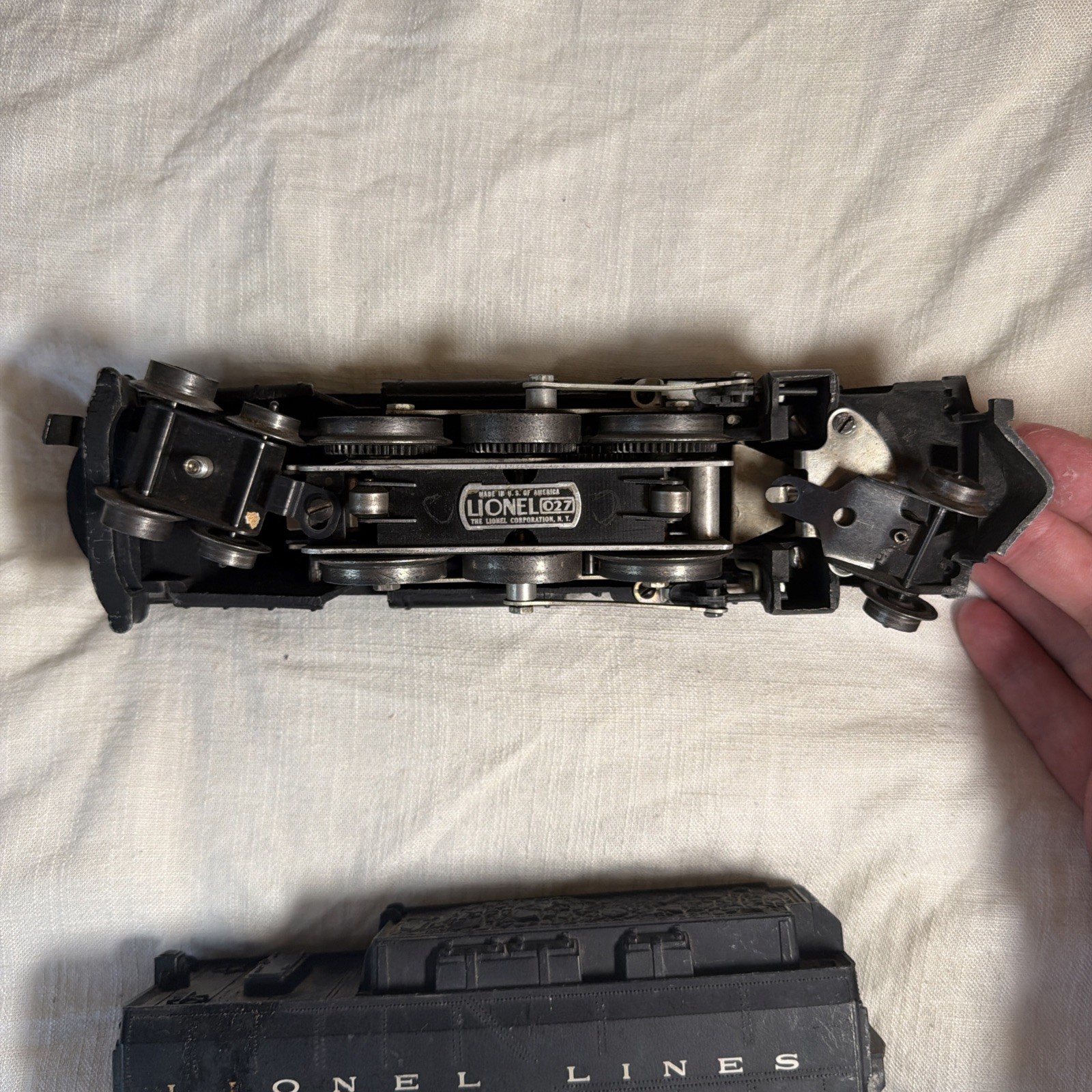 Vintage 1950’s Lionel Train Steam Engine 2037 and Coal Car Untested As Is