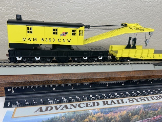 CHICAGO & NORTH WESTERN / 200 ton ROTATING HD WRECK CRANE w/TENDER HO SCALE NEW