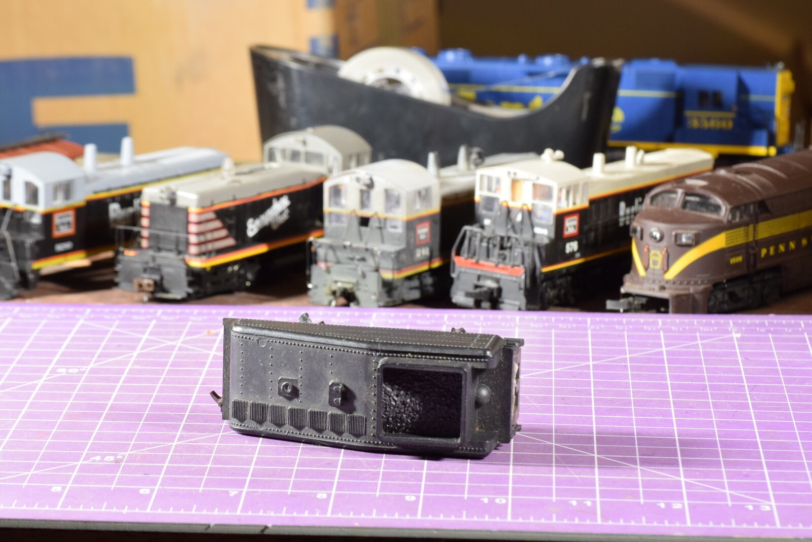 Coal Tender undecorated 2.8 HO Gauge train car, brass screws hold trucks