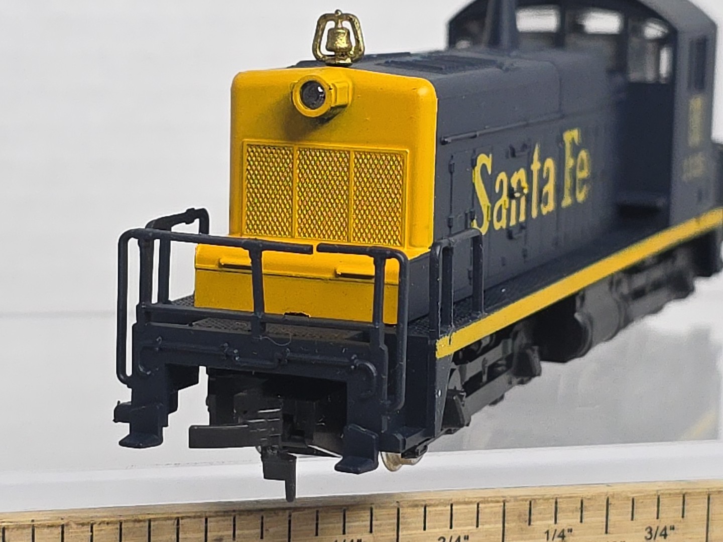 AHM Ho Scale 5014e Santa FE 2325 Switcher Diesel Loco LNIB Runs Well