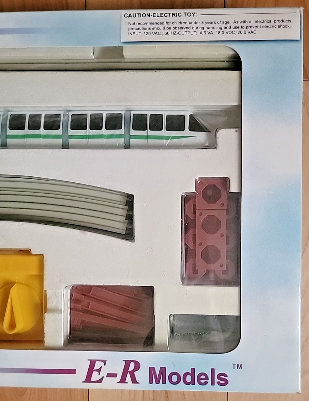 E-R Models Monorail GREEN Stripe #4901 HO Scale — Complete NEW READ