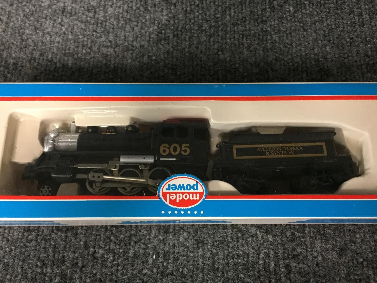 Model Scale HO Locomotive 2-6-0 with Tender Box Gondola Tank Caboose Train Cars