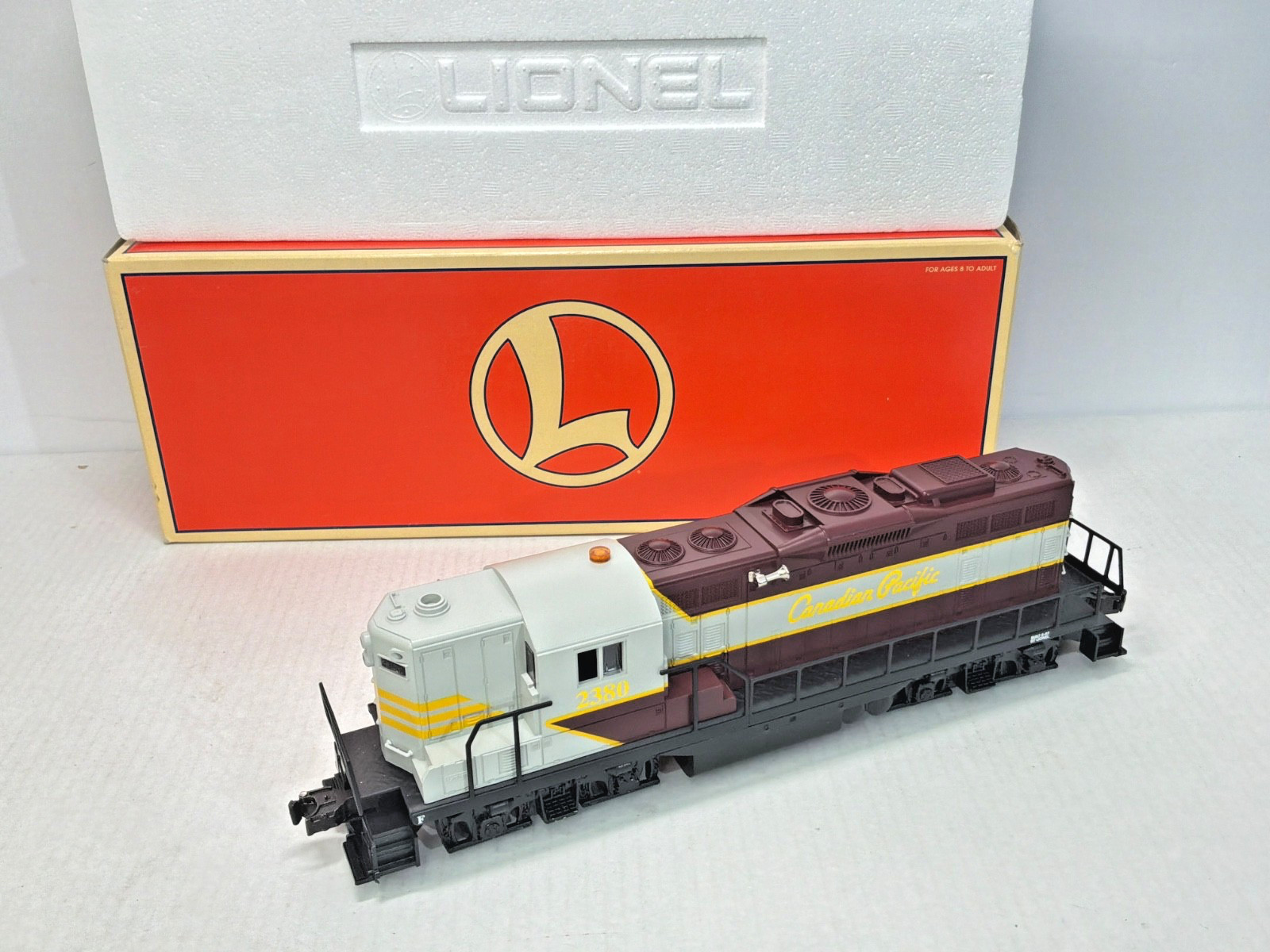VINTAGE LIONEL O 6-18564 CANADIAN PACIFIC GP9 DIESEL LOCOMOTIVE 2380 TCA C8