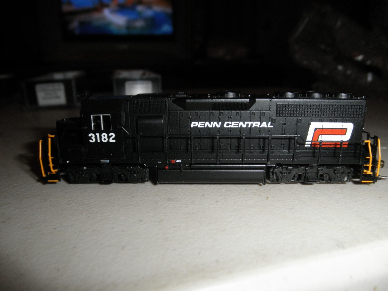 Penn Central GP40 – Red C w/ DCC & sound