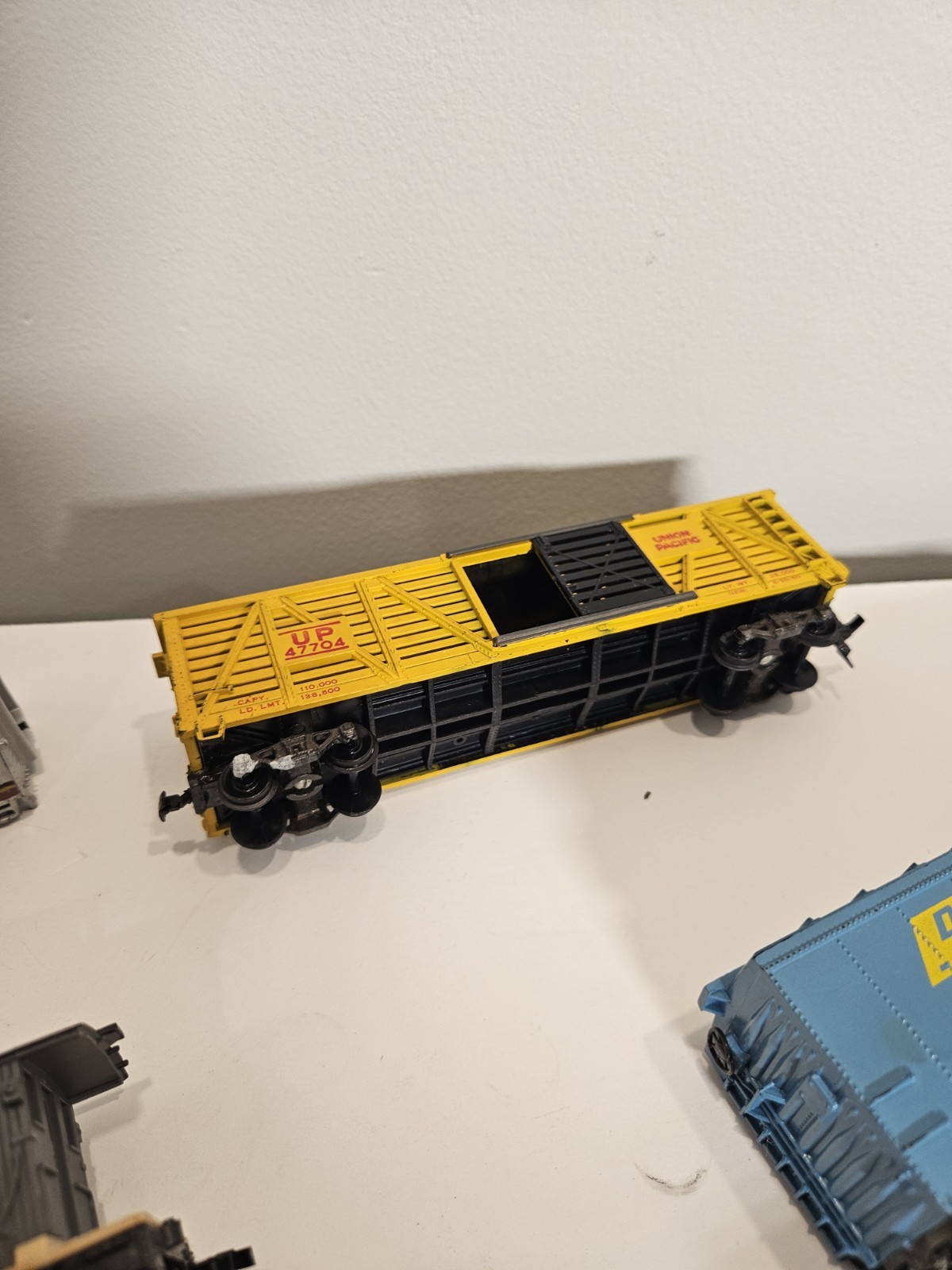 Vintage HO scale Locomotive Power/Dummy Junk Lot – Untested – Unknown if working