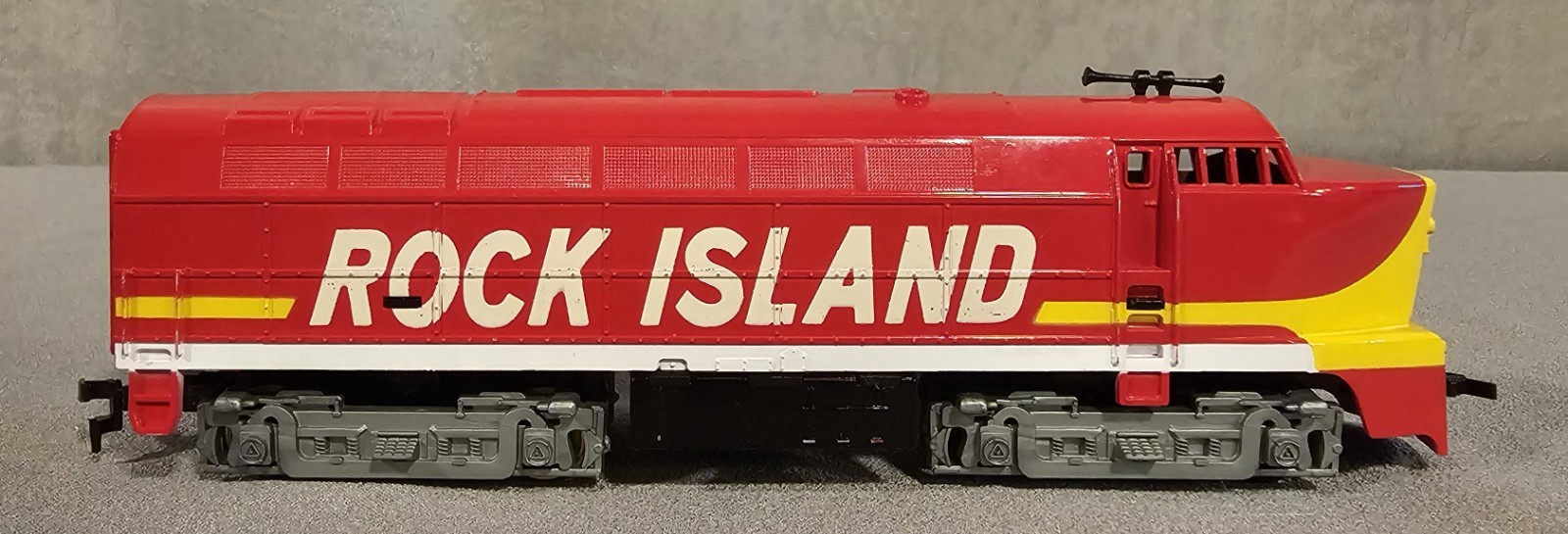 TYCO HO Rock Island Railroad Sharknose Diesel Locomotive