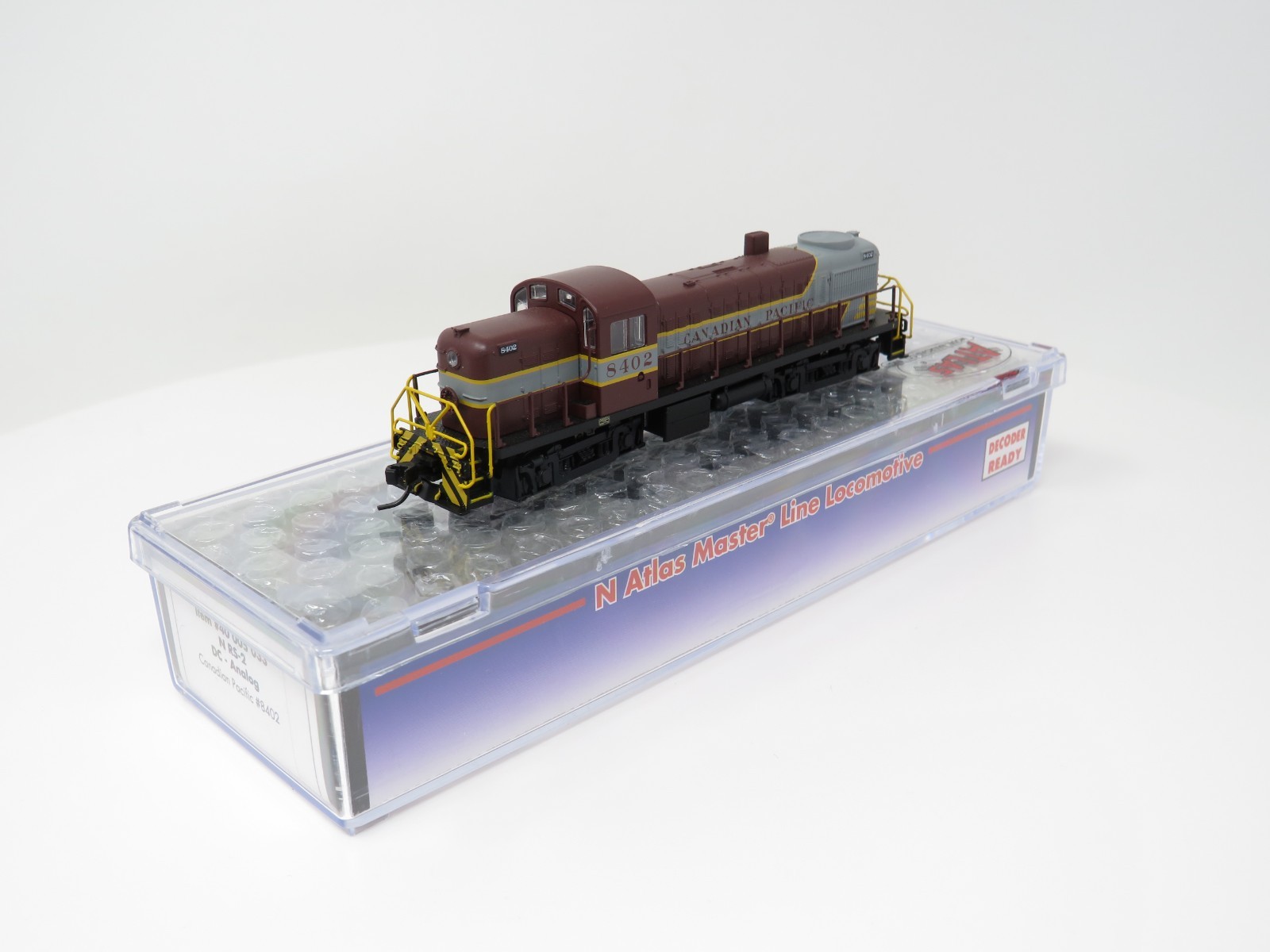 Atlas N 40005033 Canadian Pacific CP #8402 RS-2 Diesel Switcher Locomotive