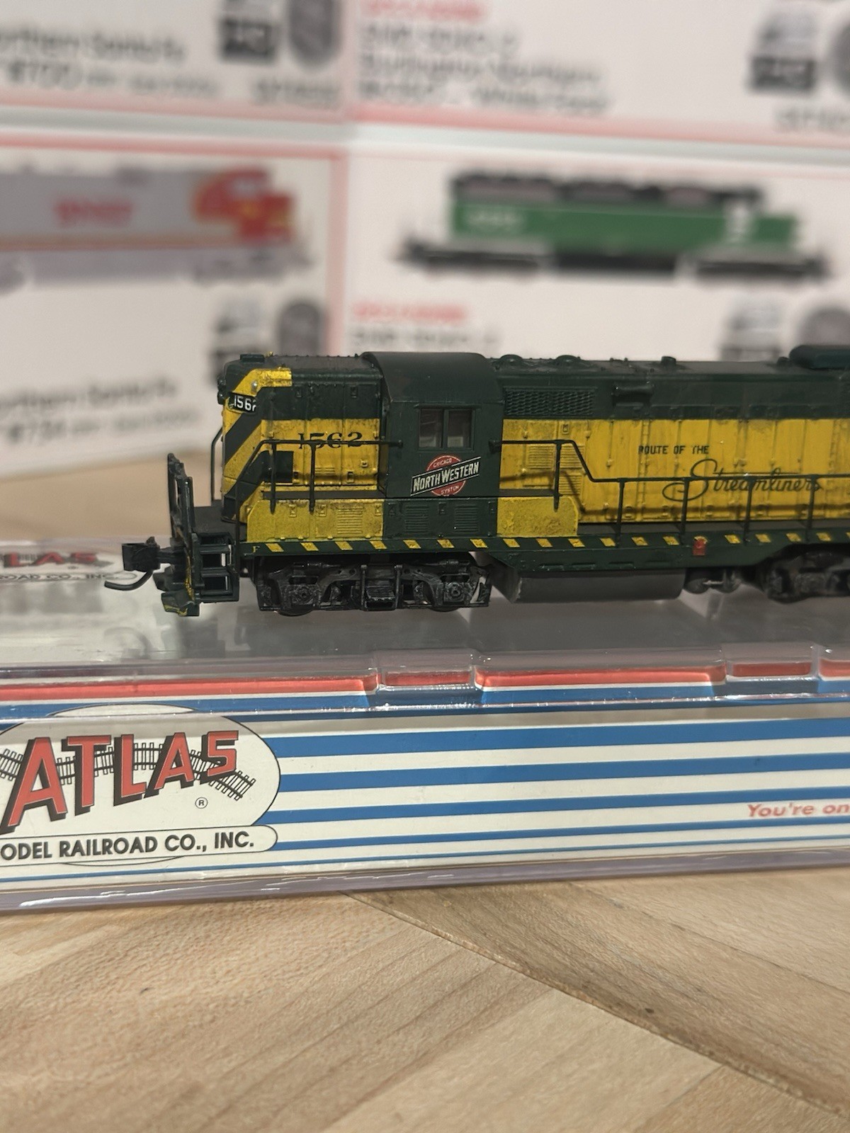 Atlas N GP-9 Ph 2 CNW Chicago and Northwestern #1562 DC weathered Custom￼