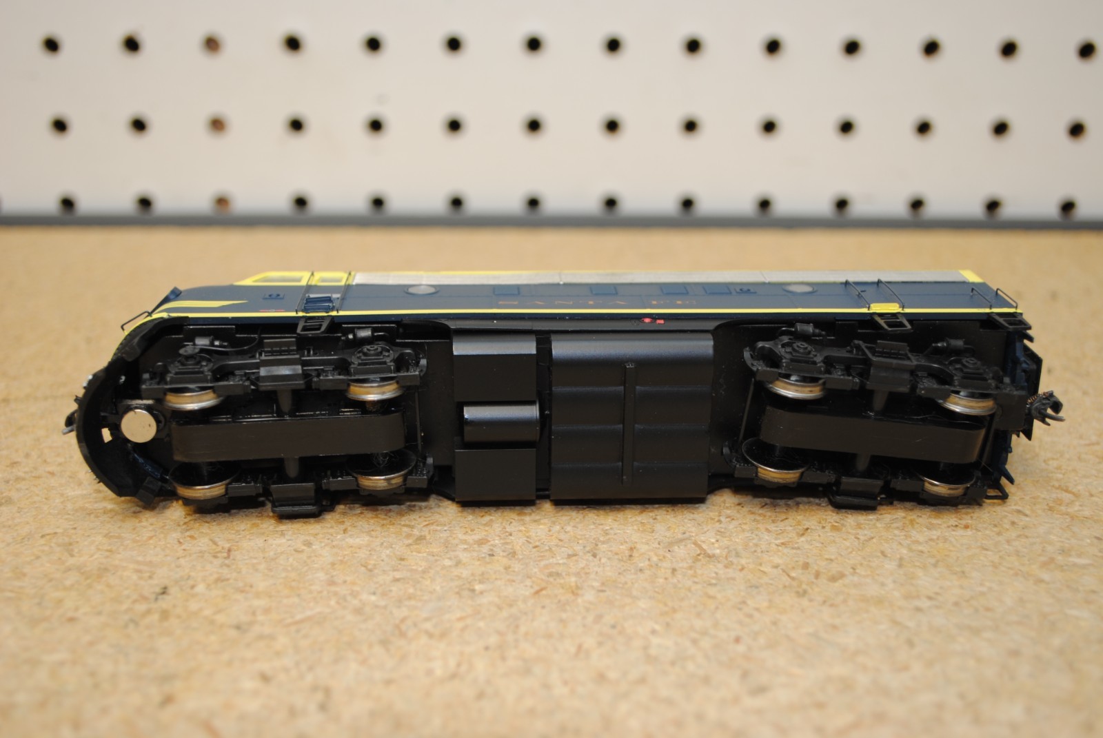 InterMountain Railway Co. 49026-07 ATSF Santa Fe #214 EMD F7A Diesel Loco HO