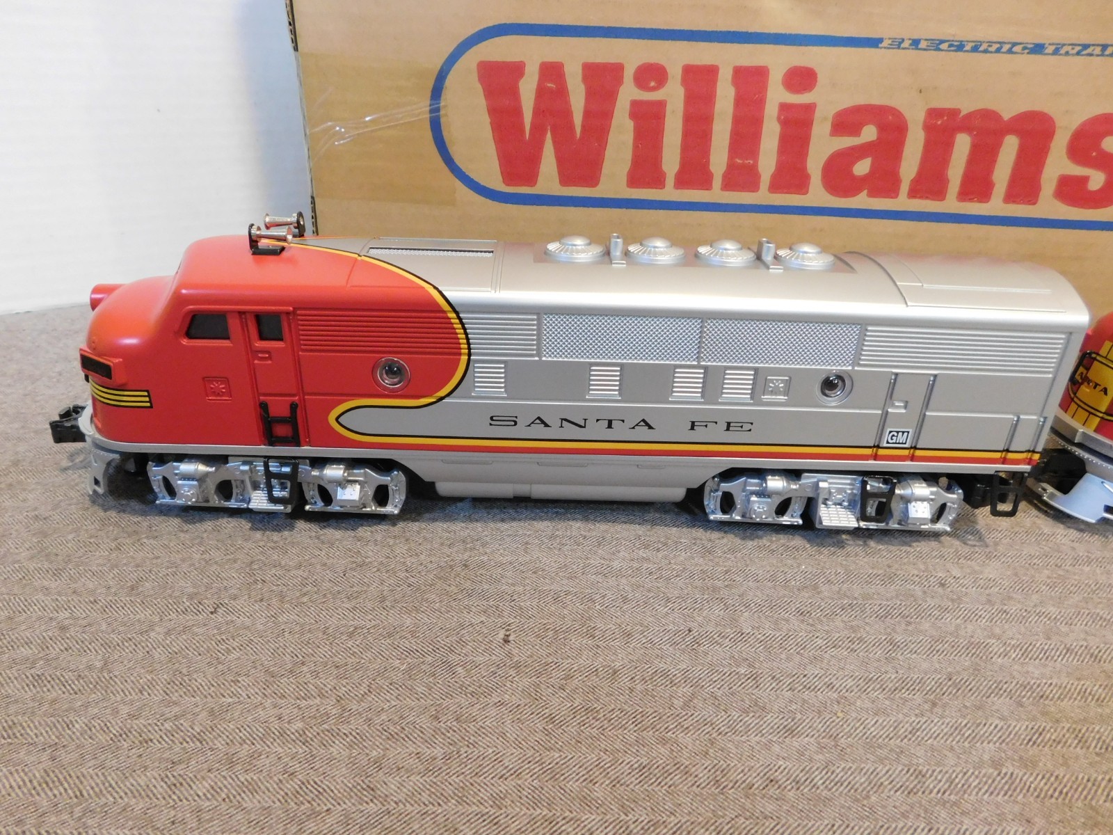 Williams Santa Fe #2343 Super Chief Locomotive & Dummy True Blast Silver/Red
